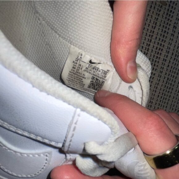 NIKE Women's Air Force 1 '07 Shoes Size 7.5 In White - Picture 10 of 11